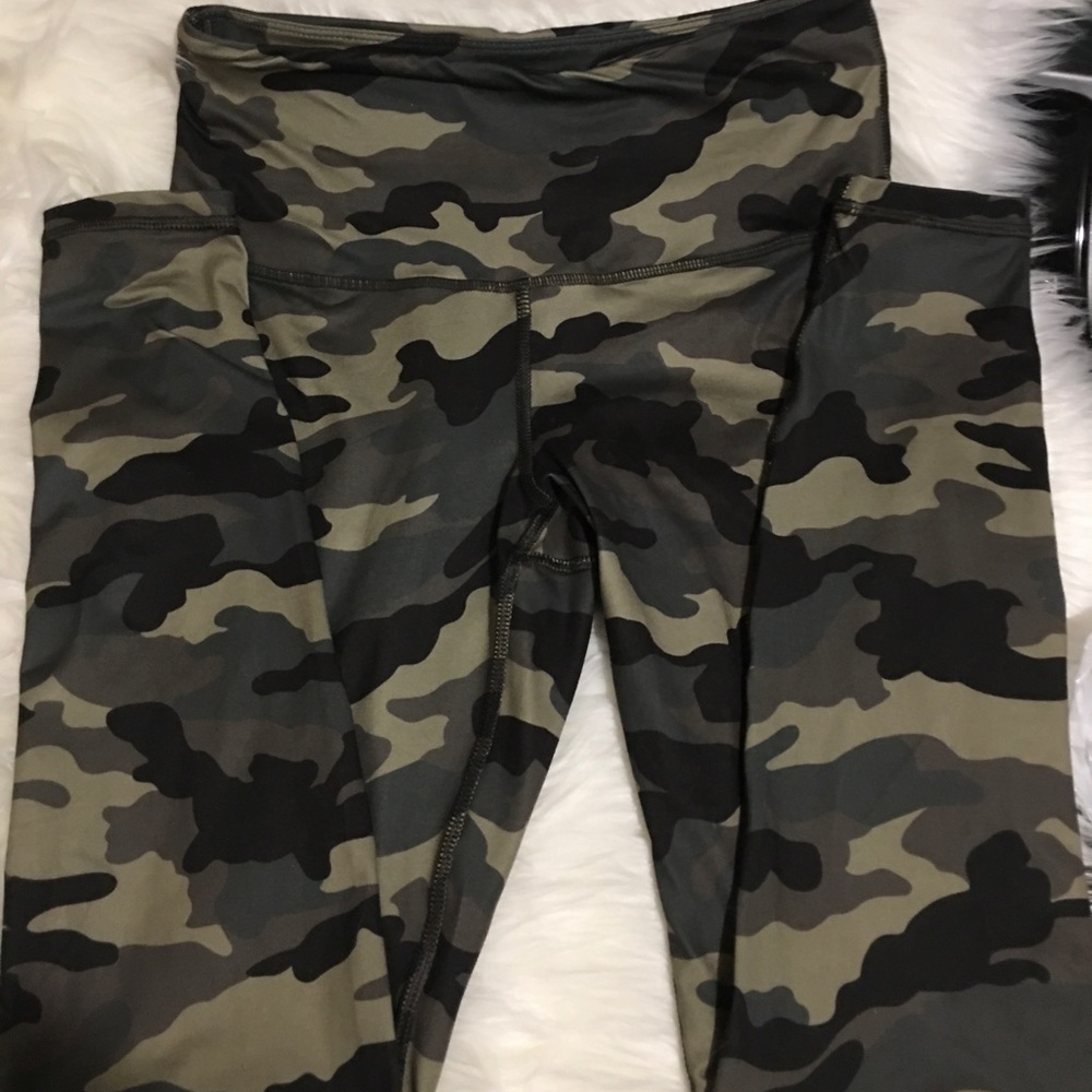 🔥FINAL SALE🔥Buttery soft Camo Boutique Leggings - Picture 2 of 4